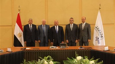 وزير النقل يشهد توقيع اتفاقية الشروط و الأحكام بشأن بناء وتطوير البنية الفوقية