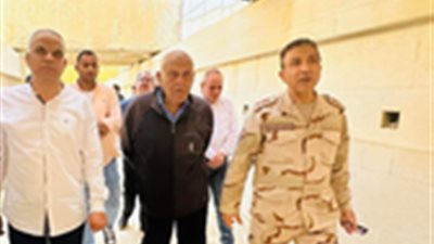 السير مجدى يعقوب يزور المتحف المصري الكبير