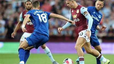 رسميًا.. تأجيل لقاء أستون فيلا وإيفرتون