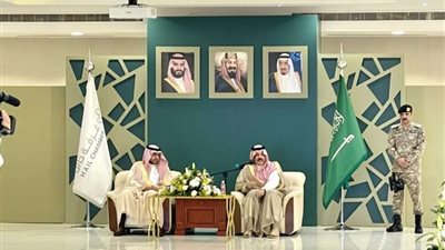 الأمير عبدالعزيز بن سعد يزور غرفة حائل ويلتقي رجال الأعمال