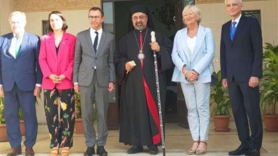 بطريرك الأقباط الكاثوليك يستقبل وفدا من مجلس الشيوخ الفرنسي.. صور