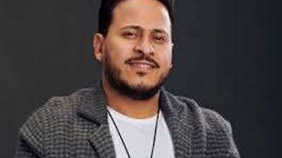 كريم عفيفي يشوق جمهوره لفيلمة الجديد 