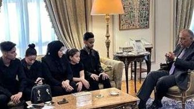 سامح شكري يستقبل أسرة الشهيد محمد الغراوى فقيد سفارة مصر  بالسودان