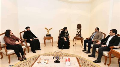 البابا تواضروس يستقبل وفد «حياة كريمة»| صور