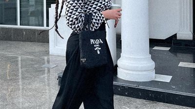 من جدة .. درة تتألق بالأسود والأبيض في أحدث ظهور لها