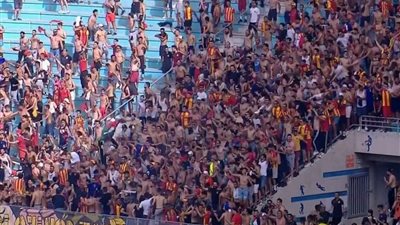 بسبب شغب الجماهير.. تأخر انطلاق الشوط الثاني لمباراة الترجي وشبيبة القبائل