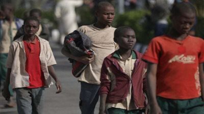 بعد دفع الفدية.. مسلحون في نيجيريا يطلقون سراح عشرات الأطفال