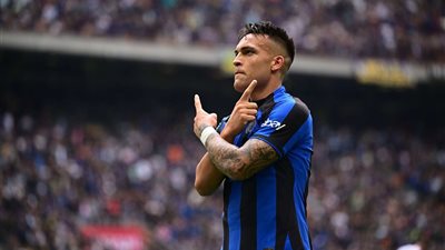 إنتر ميلان يضرب لاتسيو بثلاثية ويتوج نابولي بالدوري الإيطالي للمرة الثالثة