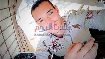 محافظ بني سويف يؤدي واجب العزاء في شهيد القوات المسلحة