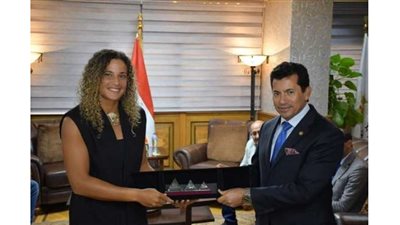 وزير الرياضة يشيد بالانجاز التاريخي لميار شريف في بطولة مدريد للتنس