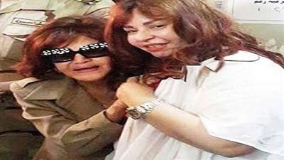 غادة نافع تبكي في الذكرى الأولى لرحيل والدتها ماجدة الصباحي