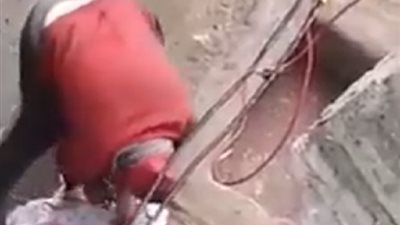 مصدر أمني: فحص فيديو تجريد رضيعة من ملابسها في الشارع تمهيدا لاتخاذ الإجراءات القانونية