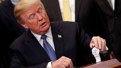 ترامب يصدر عفوا عن مستشاره السابق ستيف بانون