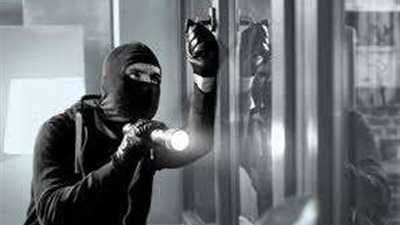 أشعل حريق بالشركة للهروب.. ضبط فرد أمن وراء سرقة ملايين من مقر عمله بالعجوزة