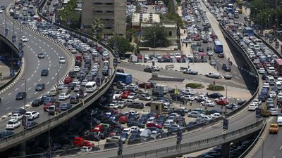 كثافة مرورية متحركة على كافة محاور القاهرة والجيزة