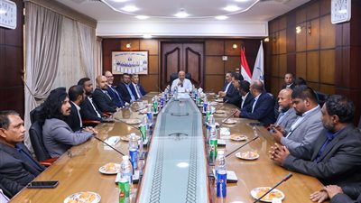 وفد شركة موانئ المالديف يزور ميناء دمياط