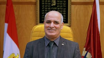 رئيس جامعة الفيوم يشهد اجتماع مجلس طب الأسنان ويتفقد الأعمال الإنشائية بمبنى الكلية الجديد