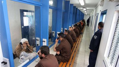 إلغاء الزيارات.. انتهاك جديد من الاحتلال ضد الأسرى