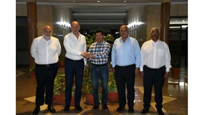 وزير الرياضة يبحث إنشاء فرع للاتحاد الدولي للرماية وأكاديمية في مصر