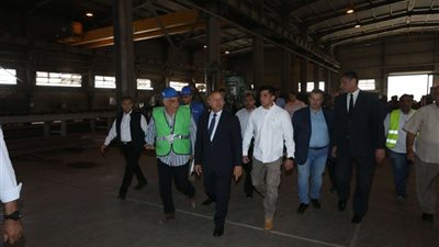 كامل الوزير وخبراء 