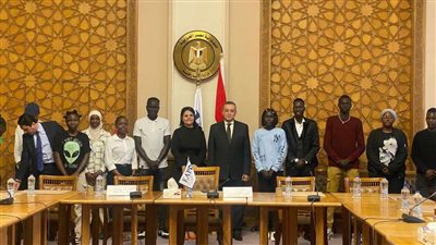 أمين عام الوكالة المصرية يلتقي عددًا من الطلبة الأفارقة الدارسين في مصر