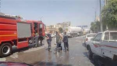 انتداب مهندسا فنيا للكشف على سيارة التهمتها النيران بطريق الواحات