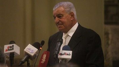 مشادة على الهواء بين زاهي حواس وأحمد كريمة بسبب فتوى المومياوات