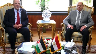 وزير الطيران المدنى يبحث مع وزير النقل الفلسطيني الاستعدادات اللازمة لنقل الحجاج الفلسطينيين إلى الأراضي المقدسة.