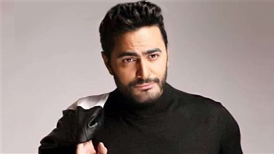 تامر حسني ينجح في جمع آلاف الجماهير لمشاهدة كأس السوبر في الإمارات