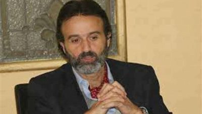 خاص لـ بلدنا اليوم:  أيمن عزب يكشف التطورات الصحية للفنان أحمد إبراهيم