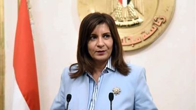 نبيلة مكرم: خرجت من الوزارة لدعم أسرتي.. وأفكر في كتابة مذكراتي.. فيديو