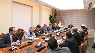 سويلم يناقش الخطوات التنفيذية للتحول لاستخدام نظم الري بمزارع السكر