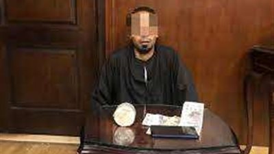 التحري عن حارس عقار متهم بسرقة مشغولات ذهبية من شقة بالزيتون