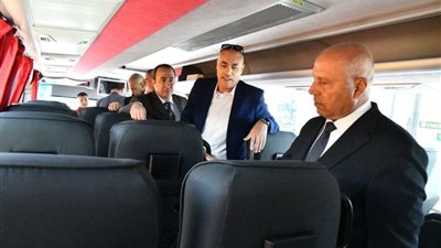 وزير النقل يتفقد اصطفاف أتوبيسات نقل الركاب بالعاصمة الإدارية الجديدة