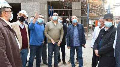 وزير الإسكان يتفقد مشروعى تطوير منطقتى 