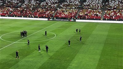 وصول لاعبي الأهلي وبيراميدز أرضية ملعب محمد بن زايد