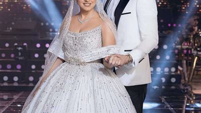 من السجود له إلى أبواب المحاكم.. ماذا حدث بين شاكوش وزوجته