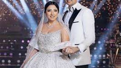 تفاصيل.. قصة حب بدأت بسجدة في الزفاف وانتهت بطرد من المنزل