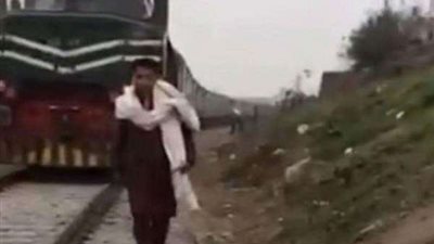 قطار يدهس شاب أثناء تصوير فيديو 