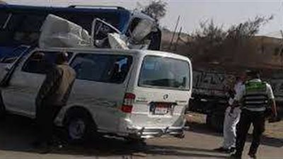 إصابة 6 أشخاص في حادث تصادم سيارتين بأسوان