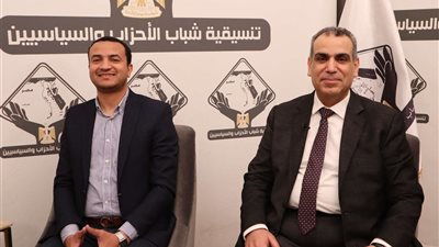 أحمد الدرينى: هناك أخطاء وكلام مرسل في فيلم كليوباترا.. والمشاهد يراه 