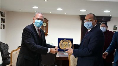 محافظ القليوبية يقدم التهنئة لمدير الأمن بمناسبة عيد الشرطة الـ69