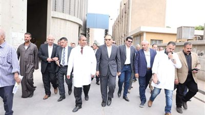 محافظ الشرقية يتفقد صوامع ومطاحن الشرقية