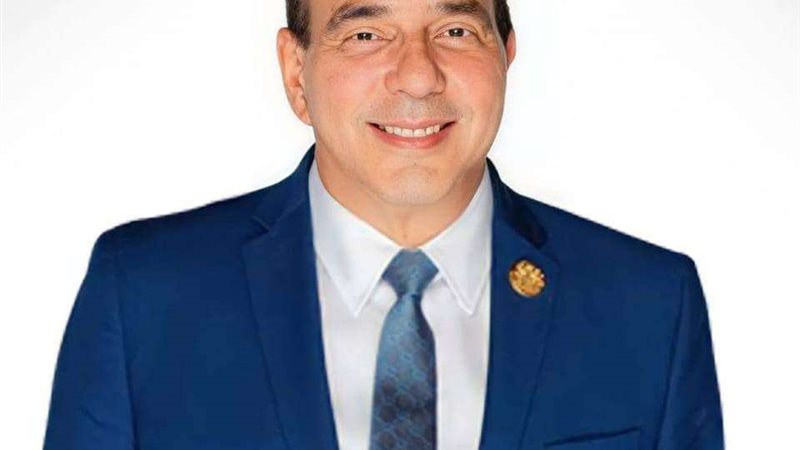 الدكتور أيمن أبو