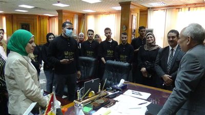 رئيس جامعة المنيا يستقبل طلاب تطبيق 
