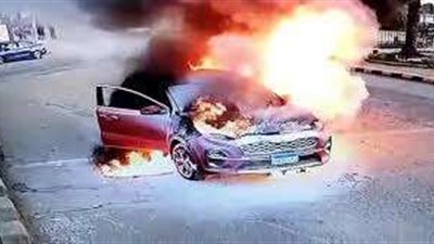 اشتعال النيران بسيارة ملاكي بميدان مصطفى محمود