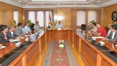 محافظ أسيوط يعقد اجتماعه الدوري لمتابعة نسب تنفيذ مشروعات تطوير الريف المصري