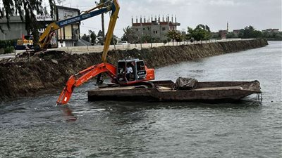 محافظ الشرقية يُتابع أعمال تطهير وتكريك بحري أبو الأخضر وفاقوس