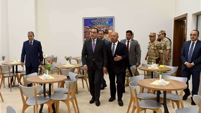 رئيس الوزراء يتفقد مقر وزارة النقل بالعاصمة الادارية