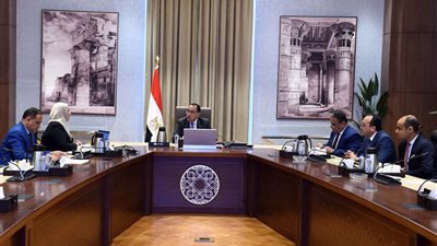 مدبولي يتابع مع وزيرة التضامن عدد من ملفات عمل الوزارة